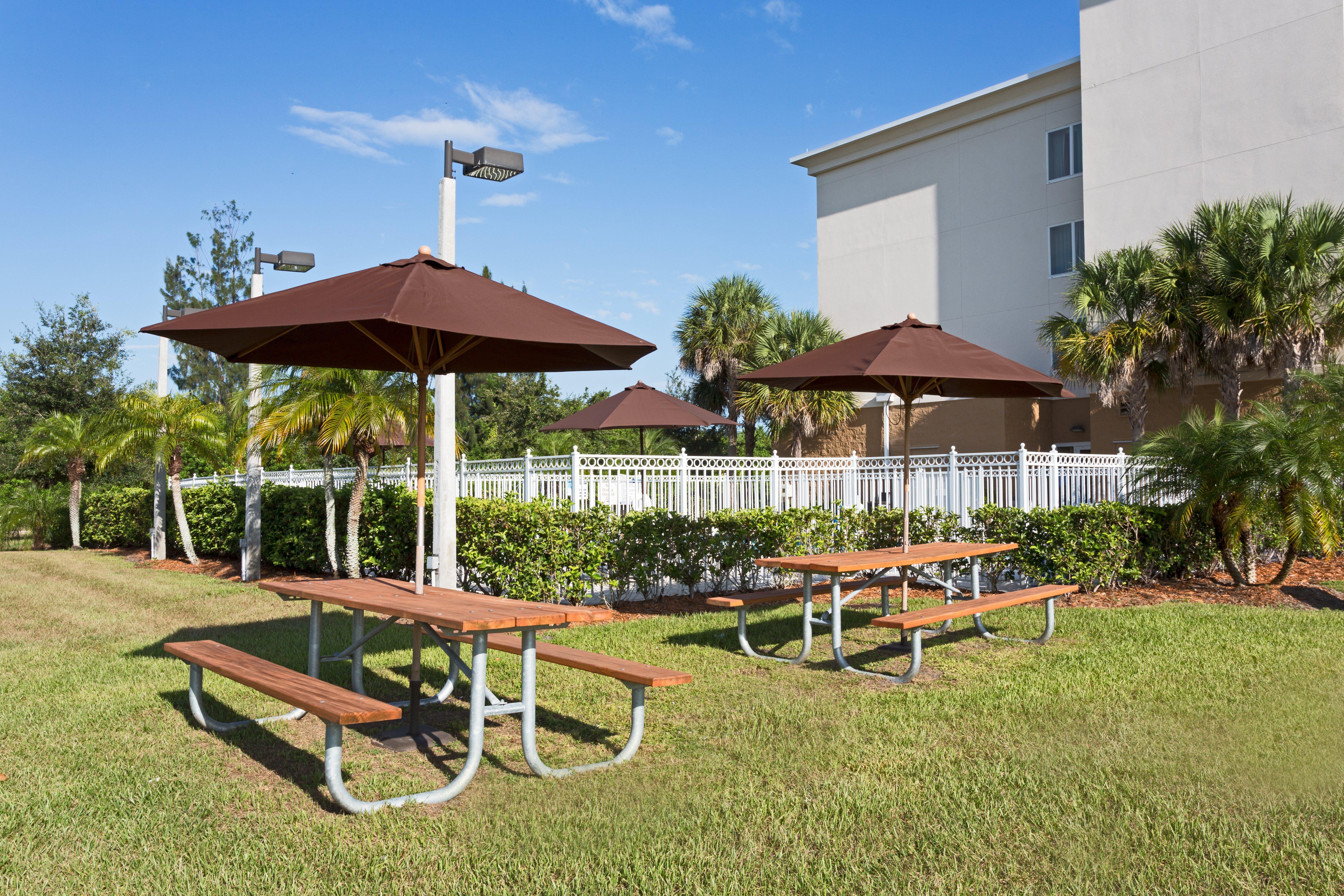 Holiday Inn Express Hotel & Suites Fort Pierce West, An Ihg Hotel Exterior photo